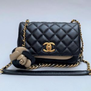 CHANEL - PETIT SAC en cuir