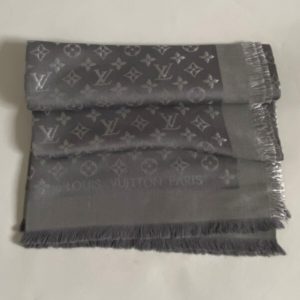 LOUIS VUITTON Grande étole grise
