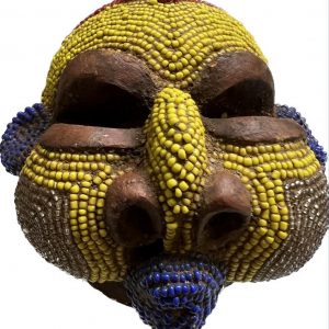 LOT N°32 STATUE PERLEE BAMILEKE / BAMOUN (XXème Siècle) CAMEROUN.