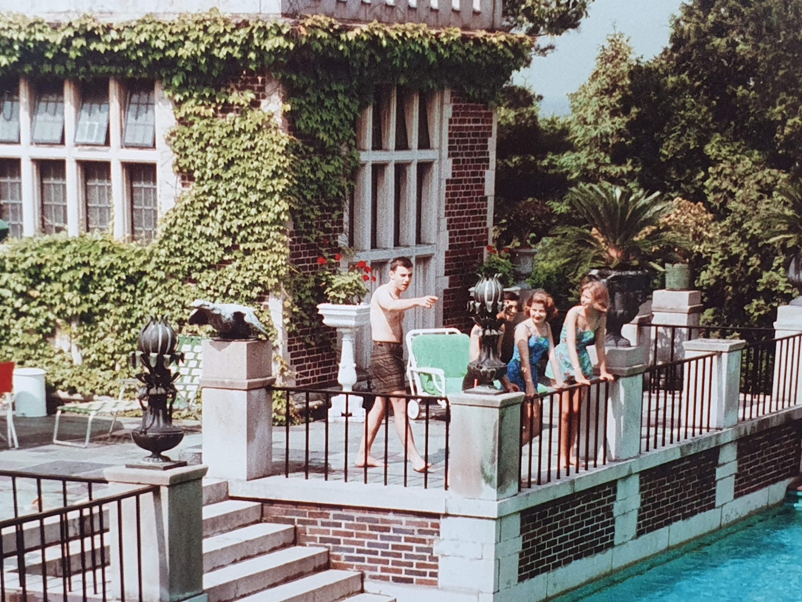 Slim AARONS (1916-2006) Family Pool - Image 4