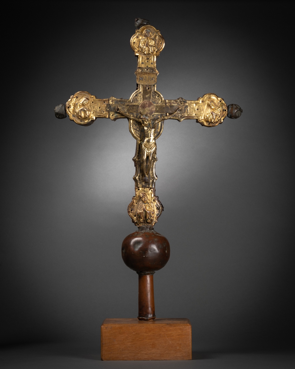 CROIX PROCESSIONNELLE DU XIVème (14e) SIECLE DE LOMBARDIE, Italie, réalisée sur une âme