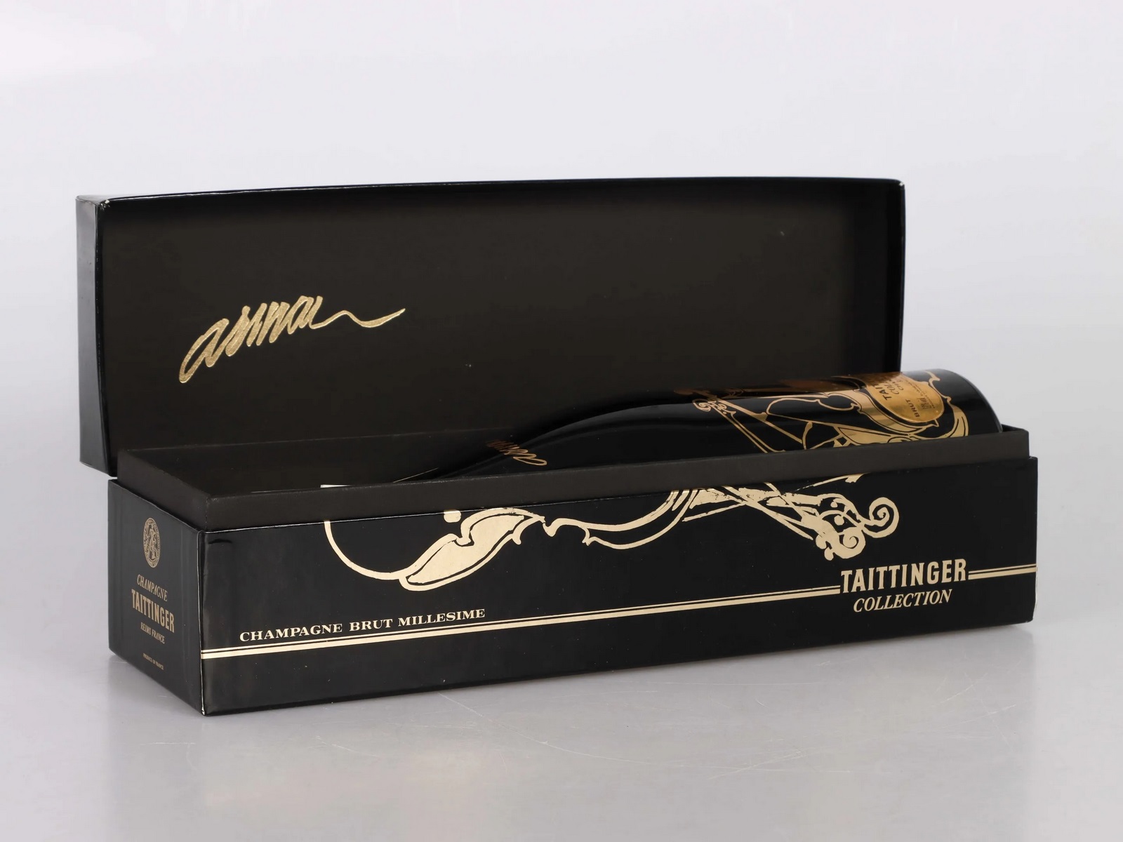 André MASSON (1896-1987) & TAITTINGER Bouteille de Champagne. Collection Millésime 1982, 750ml. Bouteille et coffret décorés par André MASSON (1896-1987) (dans son coffret d’origine) - Image 2