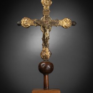 CROIX PROCESSIONNELLE DU XIVème (14e) SIECLE DE LOMBARDIE, Italie, réalisée sur une âme  de bois recouverte de plaques en bronze