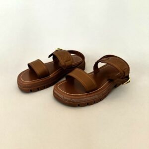 CELINE  Paire de sandales en cuir marron monogammé, et semelle caoutchouc.  T.37.