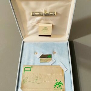 Damien HIRST (Né en 1965)  « Epiphany ». Rare coffret d’invitation réalisé pour l’ouverture du restaurant « The Pharmacy Restaurant and Bar »