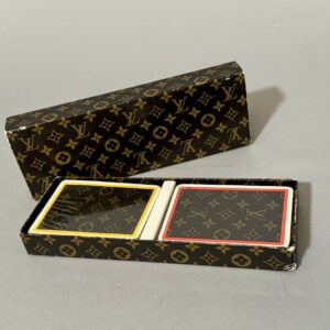 Louis VUITTON.  Deux jeux de cartes de 52 cartes ornés du