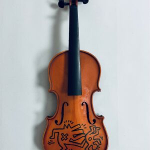 Keith HARING (1958-1990), Attribué à.  Violon portant un dessin au marqueur noir,