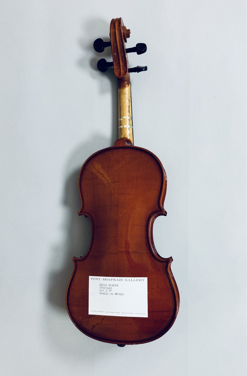 Keith HARING (1958-1990), Attribué à. Violon portant un dessin au marqueur noir, – Image 2