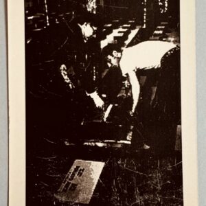 Andy WARHOL (1928-1987), Attribué à. Photographie argentique en noir et blanc, représentant Andy Warhol lors d’un Happening.