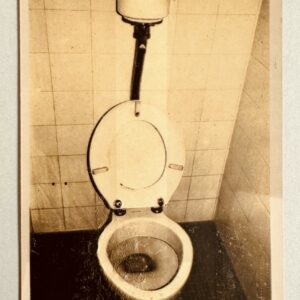 Andy WARHOL (1928-1987), Attribué à.  Les toilettes de la Factory.