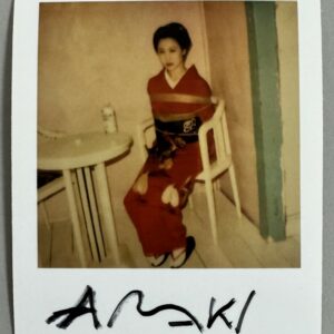 Nobuyoshi ARAKI (Né en 1940), Attribué à. Sans titre.   Polaroid, signé à la main au marqueur.