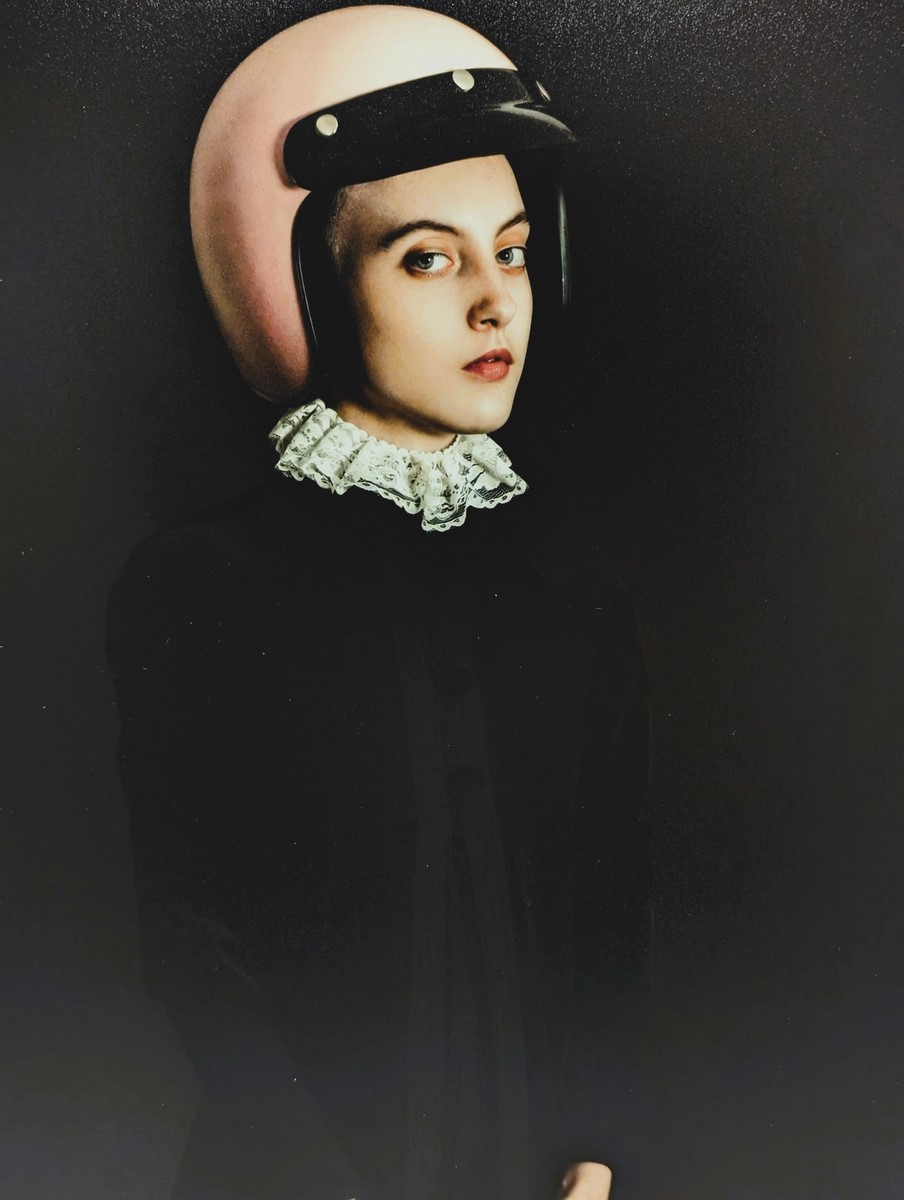 Romina RESSIA (Née en 1981) Pink helmet.