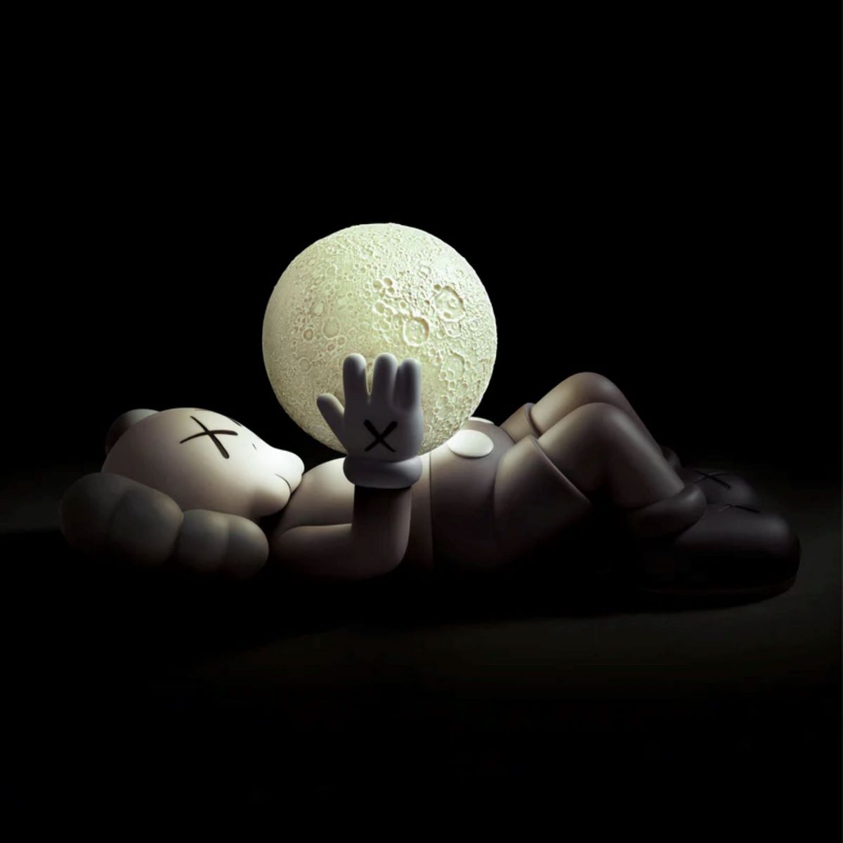KAWS (Né en 1974) HOLIDAY SHANGHAI - Figure (Brown) – Image 2