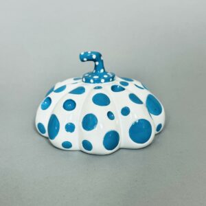 Yayoi KUSAMA (Né en 1929), D’Après Naoshima Pumpkin White & Blue.