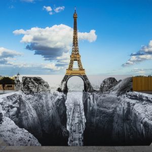 JR (Né en 1983) Les falaises du Trocadéro, 25 mai 2021, 22h18, Paris. Impression en giclée laminée avec G-gloss, montée sur panneau d’alumnium. Signée et numérotée 228/292 au dos . Ed. HENI.