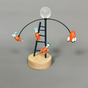 HERMES – PARIS.  Veilleuse en bois, céramique, métal et verre