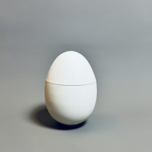 François-Xavier LALANNE & Manufacture Nationale de Sèvres (1927-2008)   Seau à glace ‘Œuf’, modèle créé en 1968.