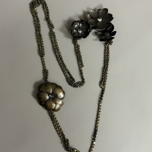 LOUIS VUITTON. SAUTOIR en métal