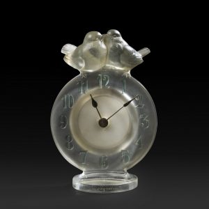 RENE LALIQUE (FRANÇAIS, 1860-1945)  Pendulette « ANTOINETTE » .1931.