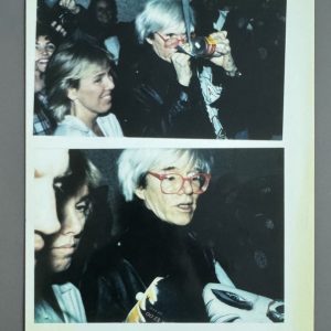 ANONYME. Deux tirages argentiques sur papier Fujifilm. Reportage sur une séance de dédicace d'Andy Warhol sur une boîte de Campbell’s Soup.  29,5 x 21 cm la feuille.