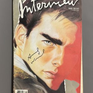 Andy WARHOL (1928-1987) Attr.  Magazine INTERVIEW May 1986. Magazine créé par Andy WARHOL en 1969. Couverture : Tom Cruise . Porte une signature au feutre en couverture Attribué à Andy Warhol. En l’état (pliures, quelques déchirures)