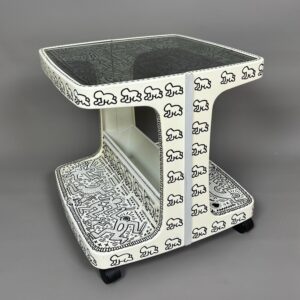 Keith HARING (1958-1990), Attribué à.  Table sur roulettes Pop Shop ,1990.