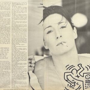 Keith HARING (1958-1990), Attribué à.  Double page de journal ANJELICA HUSTON portant un dessin au marqueur noir. Signé et daté 1987.