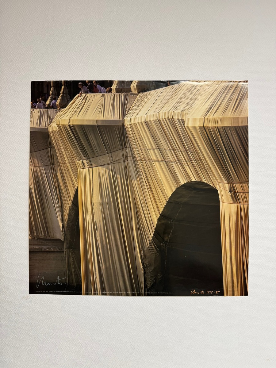 CHRISTO (Bulgarian-American, 1935-2020) et JEANNE-CLAUDE (French-American, 1935-2009) The Pont Neuf Wrapped, Paris, France, 1975-1985.