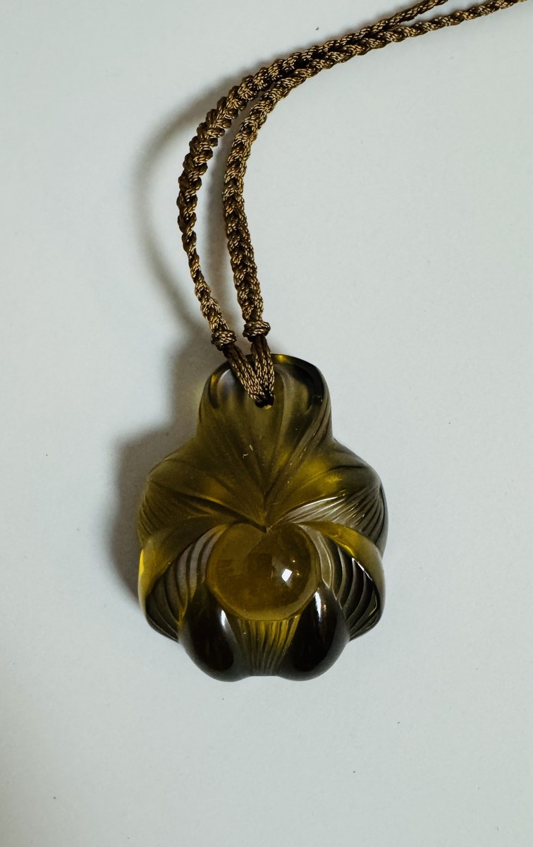 MAISON LALIQUE d’après un modèle de Marie-Claude LALIQUE (1935-2003) Pendentif griselda