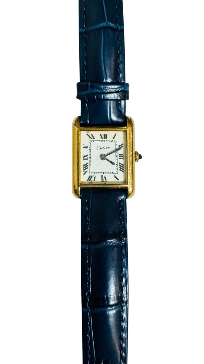 CARTIER. MontreTank. Montre bracelet pour femme en plaqué or « Electroplated l 18K », boîtier rectangle. Cadran peint couleur ivoire signé avec index chiffres romains. – Image 2