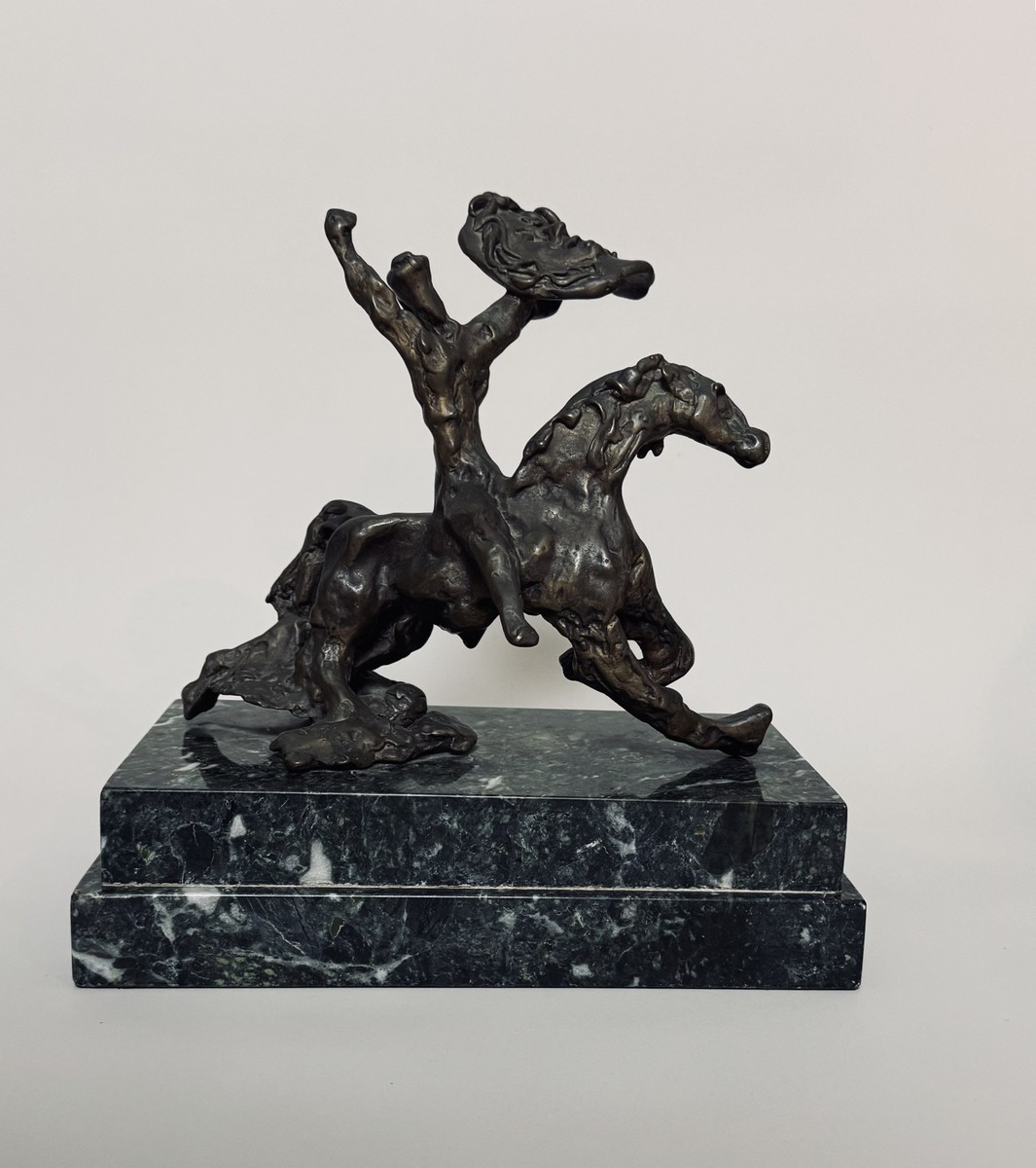 Salvador Dali (1904-1989). « Guerrier triomphant », connu aussi comme « Cheval monté qui bronche ». Circa 1974.