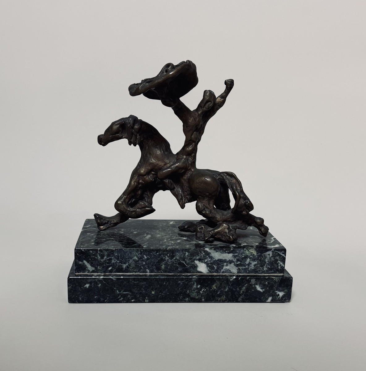 Salvador Dali (1904-1989). « Guerrier triomphant », connu aussi comme « Cheval monté qui bronche ». Circa 1974. – Image 2