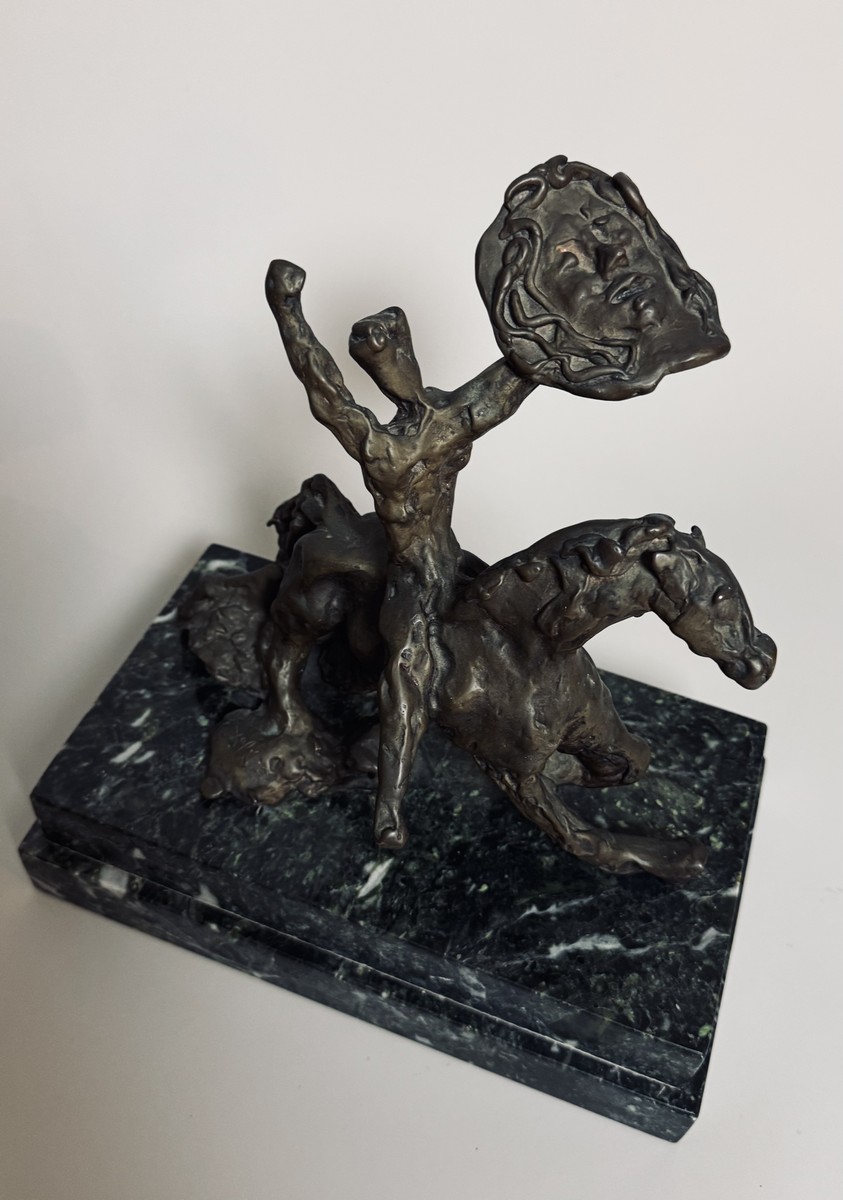 Salvador Dali (1904-1989). « Guerrier triomphant », connu aussi comme « Cheval monté qui bronche ». Circa 1974. – Image 3