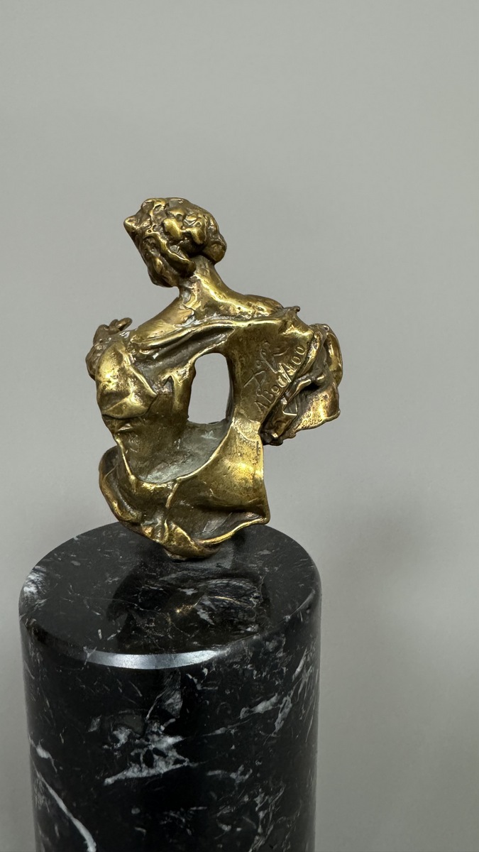 Salvador DALI (1904-1989) « Madonne de Port Lligat ». – Image 4