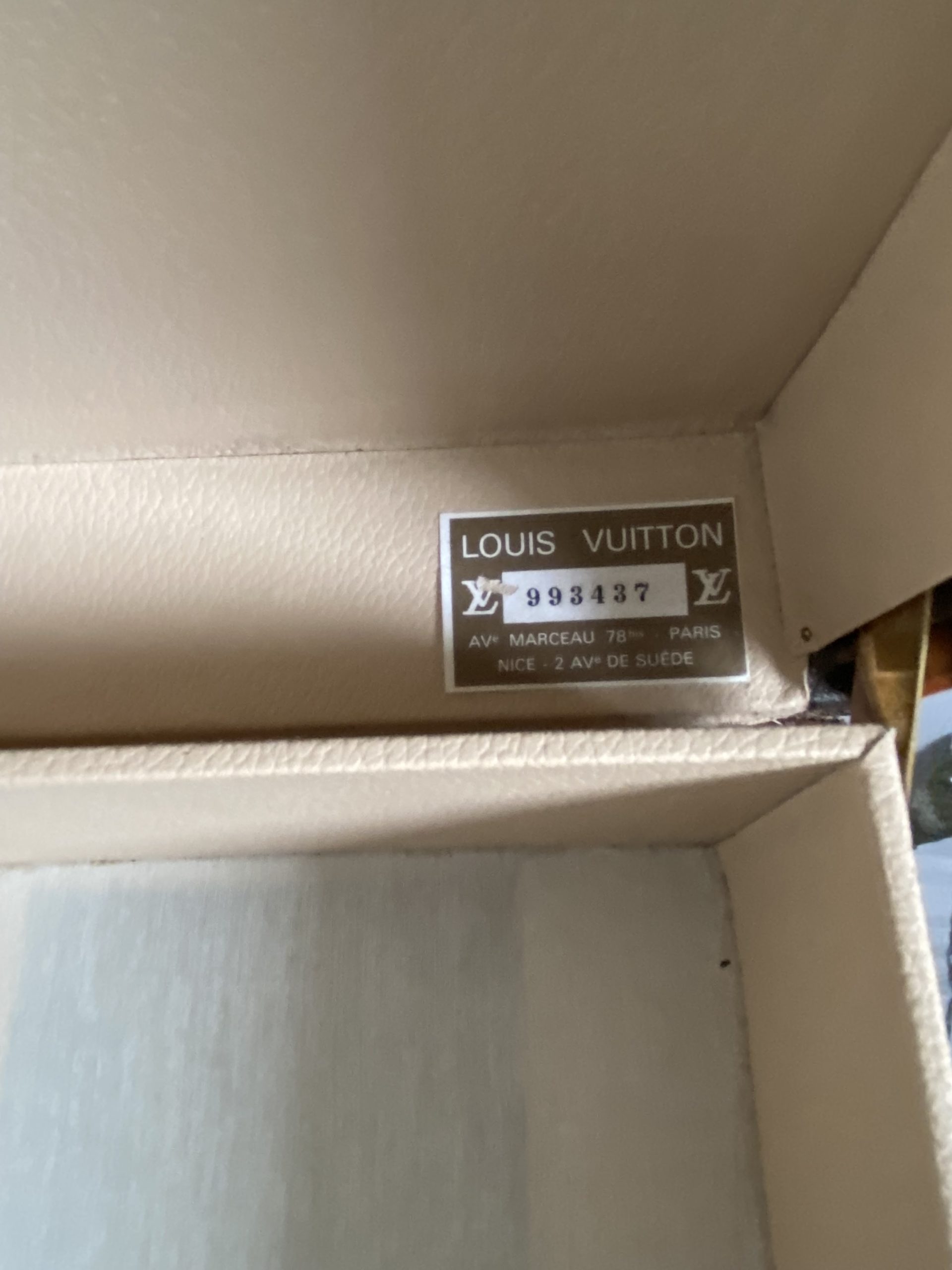 LOUIS VUITTON, Bisten, valise rigide – Louiza Auktion