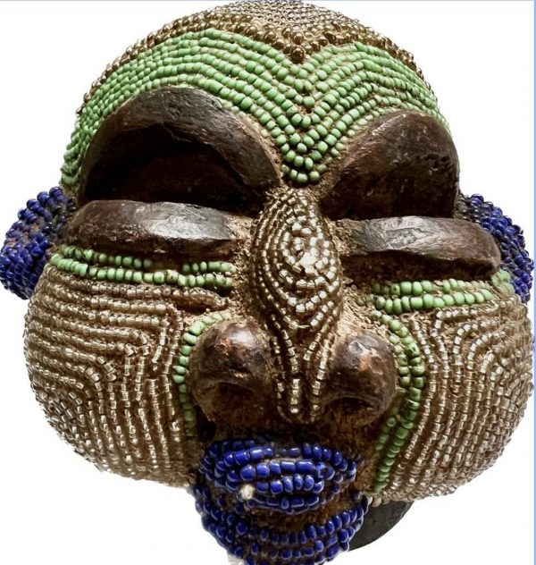 LOT N°33 STATUE PERLEE BAMILEKE / BAMOUN (XXème Siècle)   CAMEROUN.