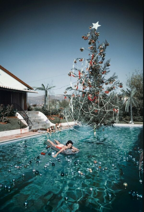 Slim AARONS (1916-2006)  Christmas Swim