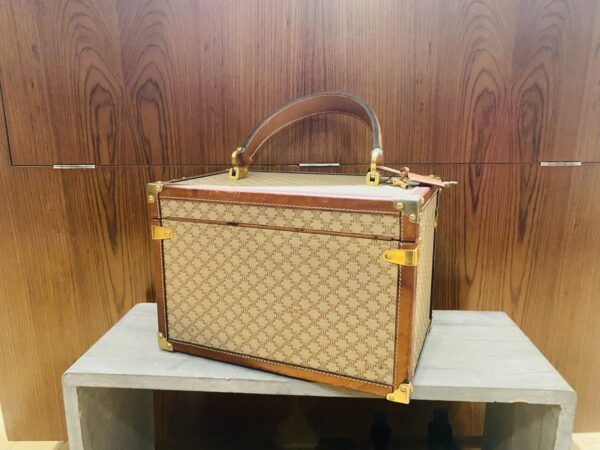 CELINE – Image 2