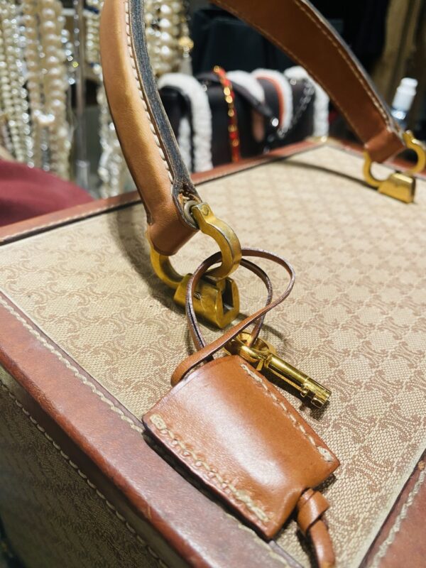 CELINE – Image 7