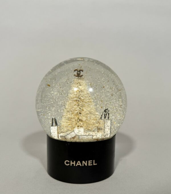 CHANEL. - Image 2