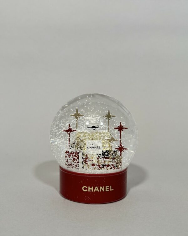 CHANEL.