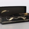 André MASSON (1896-1987) & TAITTINGER  Bouteille de Champagne. Collection Millésime 1982, 750ml. Bouteille et coffret décorés par André MASSON (1896-1987) (dans son coffret d’origine) - Image 2