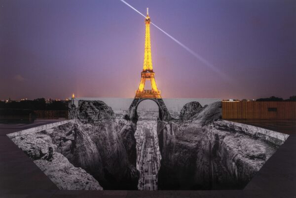 JR (Né en 1983)  Trompe l’œil, les falaises du Trocadéro, 21 mai 2021, 20h03, Paris, France, 2021