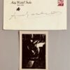 Andy WARHOL (1928-1987), Attribué à. Photographie argentique en noir et blanc, représentant Andy Warhol lors d’un Happening. - Image 2