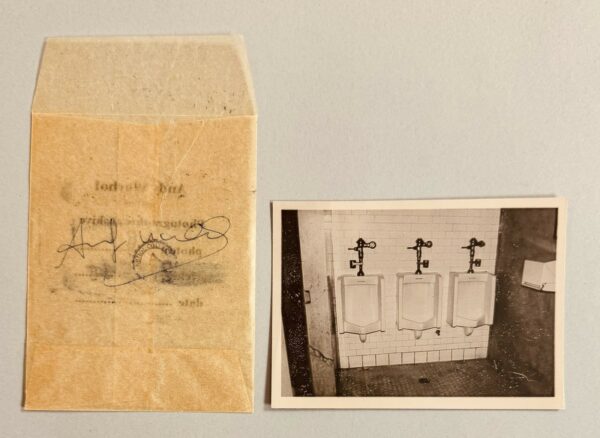 Andy WARHOL (1928-1987), Attribué à.  Les toilettes de la Factory. - Image 2