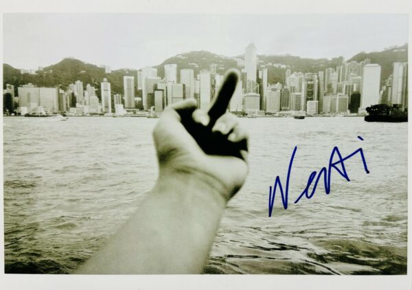 Ai WEIWEI (Né en 1957)  The finger.