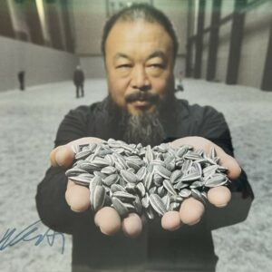 Ai WEIWEI (Né en 1957)  Portait de l’artiste.
