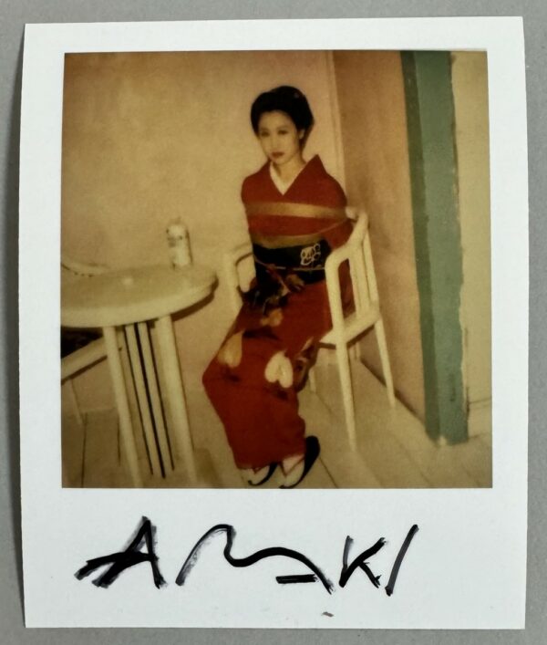 Nobuyoshi ARAKI (Né en 1940), Attribué à. Sans titre.   Polaroid, signé à la main au marqueur.