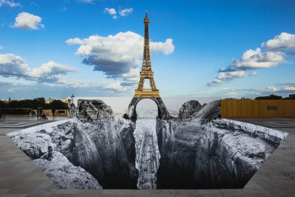 JR (Né en 1983) Les falaises du Trocadéro, 25 mai 2021, 22h18, Paris. Impression en giclée laminée avec G-gloss, montée sur panneau d’alumnium. Signée et numérotée 228/292 au dos . Ed. HENI.