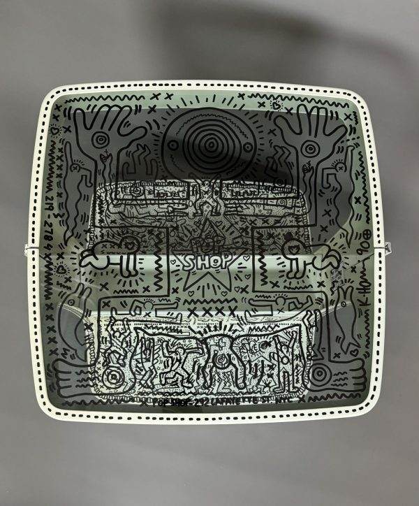 Keith HARING (1958-1990), Attribué à.  Table sur roulettes Pop Shop ,1990. - Image 3
